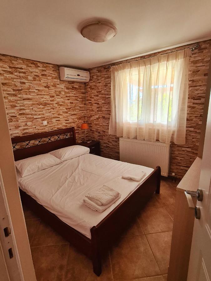 Guesthouse Petrothalassa Porto Heli Exterior foto